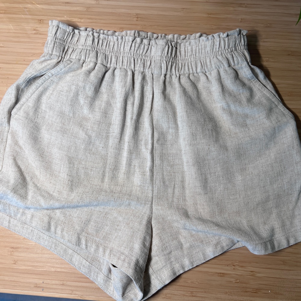 Gentle Fawn Cream Women's Shorts
